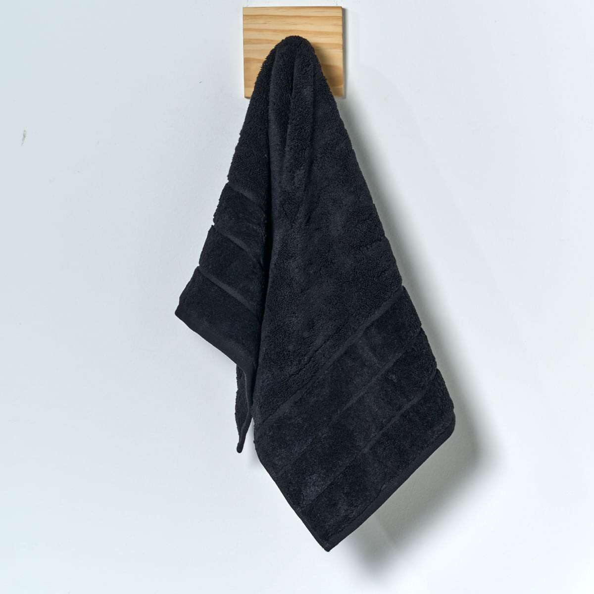 03 13 0043 Toalha Rosto Seven Hundred Preto 001